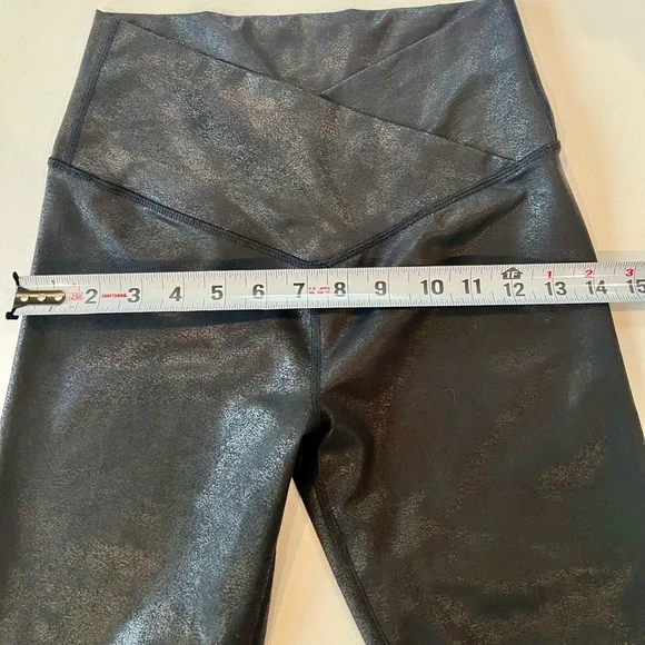 aerie Foil Print Black Shiny Crackle Faux Leather Party Leggings Medium - Picture 7 of 13